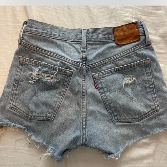 Levi’s shorts - Picture 2 of 3